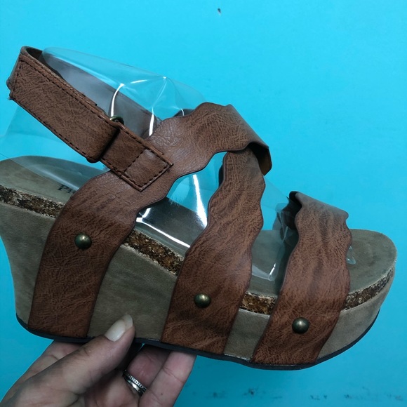 Hester wedges - Picture 2 of 4